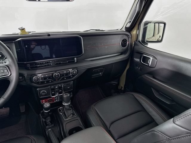 Used 2025 Jeep Wrangler Unlimited Rubicon AWD/4WD image 28