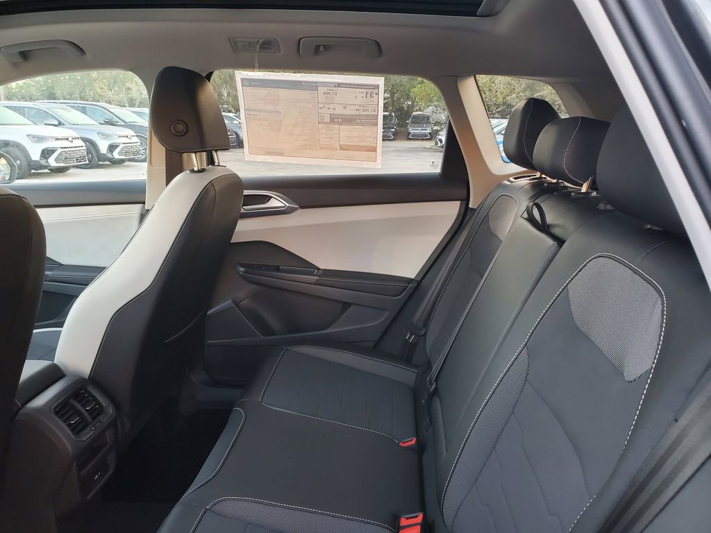 New 2026 Volkswagen Taos SE FWD image 5