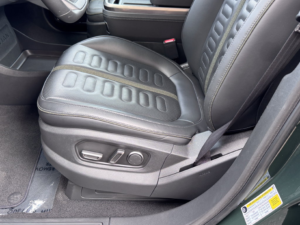 Used 2025 Rivian R1S Adventure Dual AWD/4WD image 23