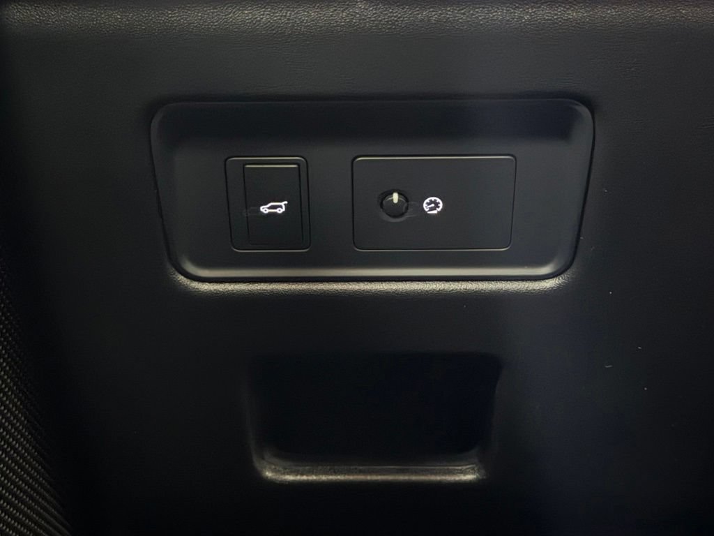 Used 2018 Land Rover Discovery SE AWD/4WD image 12