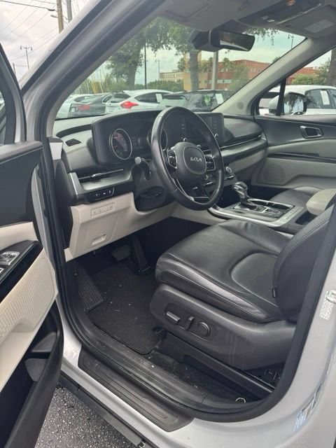 Used 2023 Kia Carnival LX FWD image 39