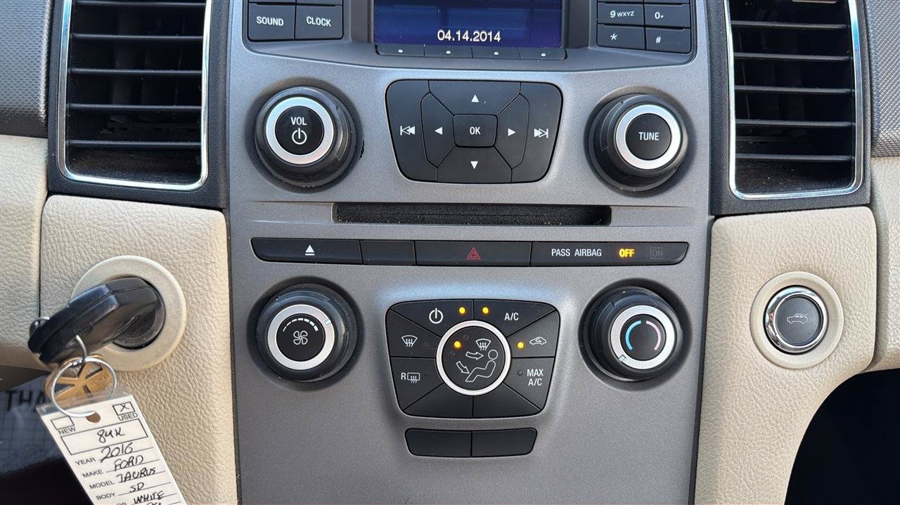 Used 2016 Ford Taurus SE FWD image 26