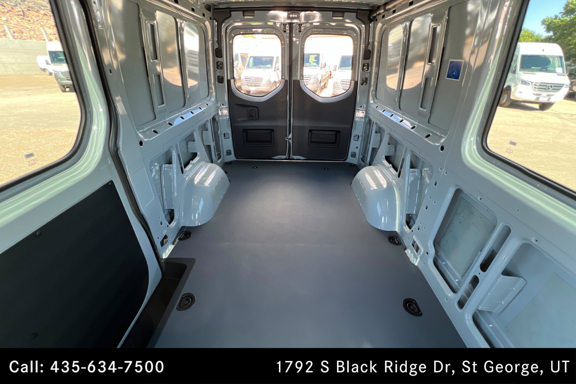 Used 2025 Mercedes-Benz Sprinter 2500 image 23