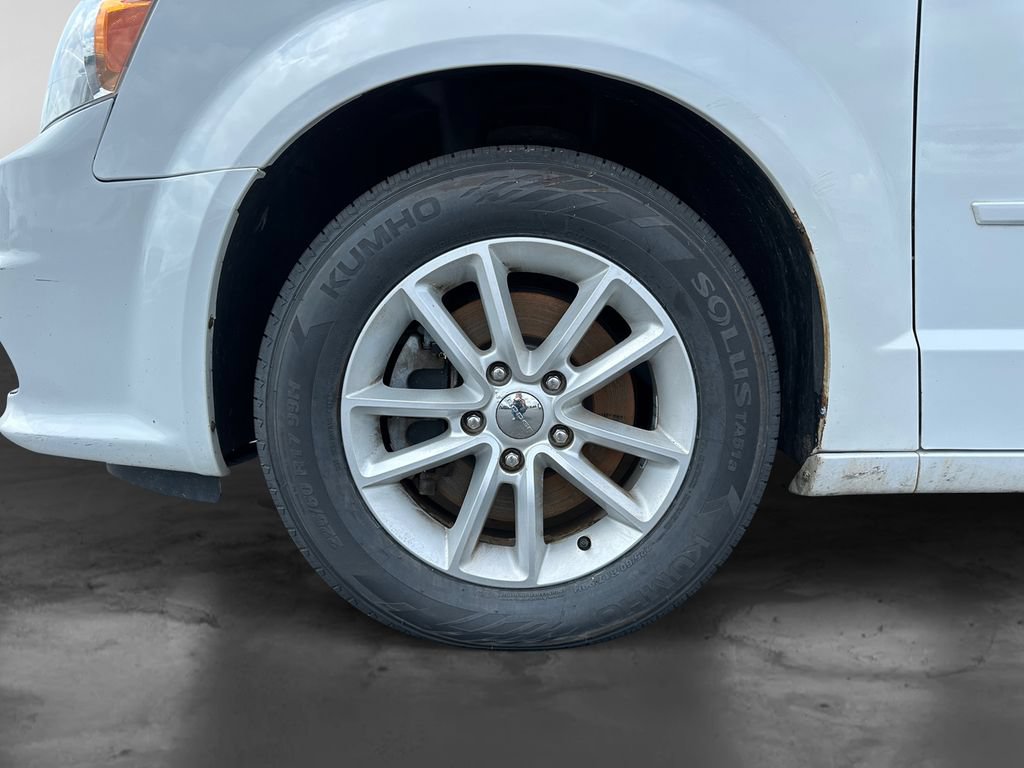 Used 2016 Dodge Grand Caravan SXT FWD image 11