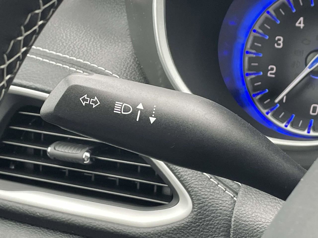 New 2026 Chrysler Pacifica Select FWD image 36