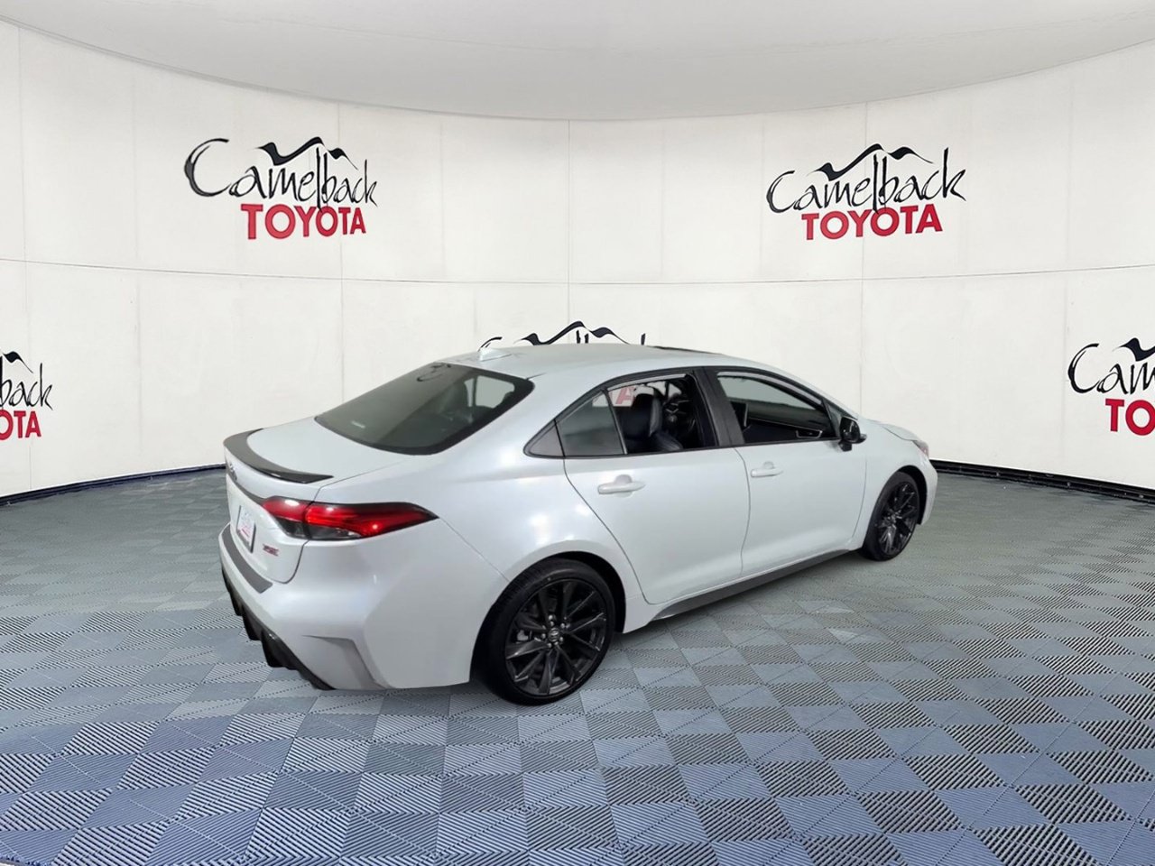 Used 2024 Toyota Corolla XSE FWD image 2