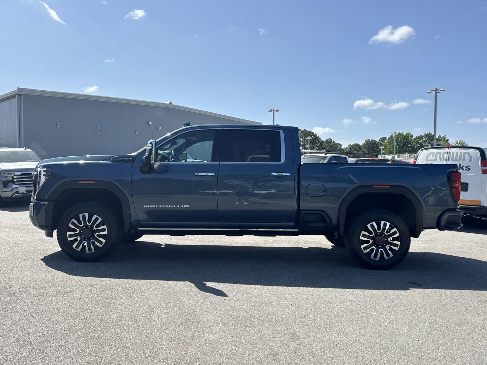 Used 2024 GMC Sierra 2500 Denali Ultimate AWD/4WD image 7