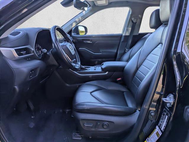 Used 2023 Toyota Highlander XLE image 16