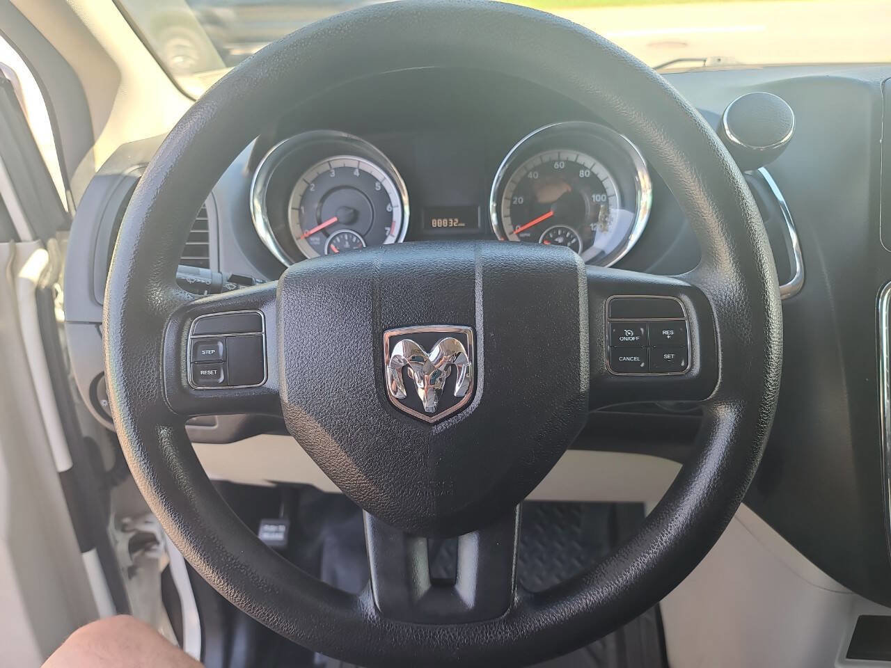 Used 2013 RAM C/V Tradesman image 16