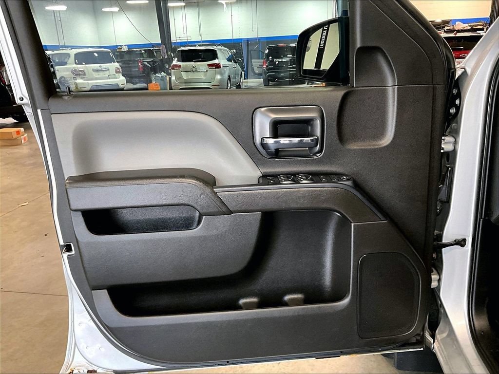 Used 2017 Chevrolet Silverado 1500 Custom w/ Custom Convenience Package AWD/4WD image 9