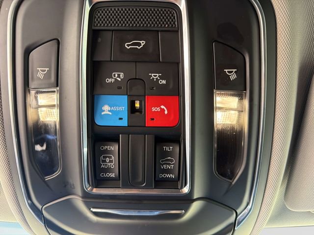 Used 2023 Jeep Grand Cherokee Laredo w/ Luxury Tech Group I AWD/4WD image 33