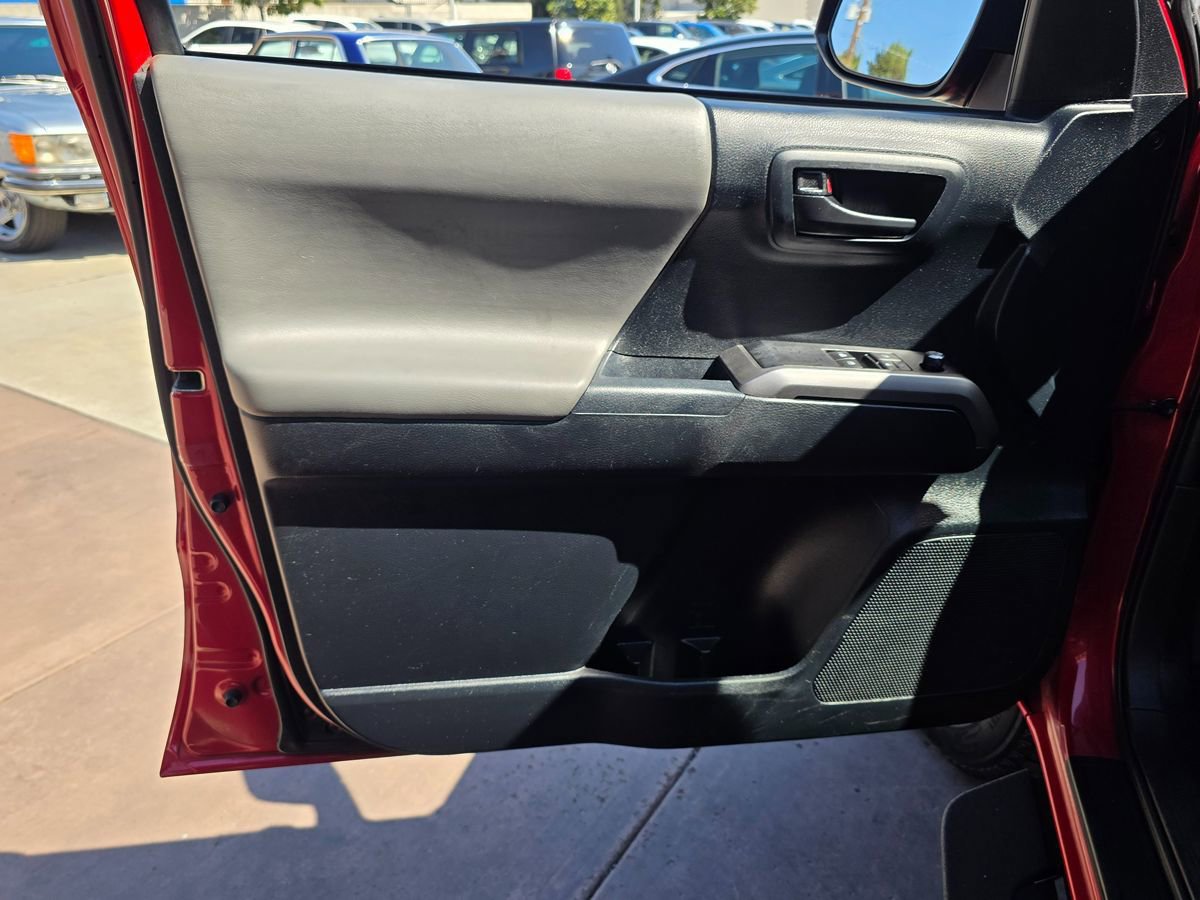 Used 2016 Toyota Tacoma SR5 RWD image 25