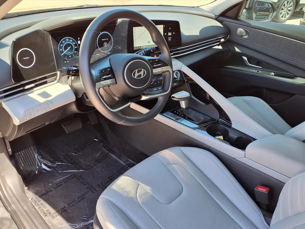 Used 2025 Hyundai Elantra Limited FWD image 18