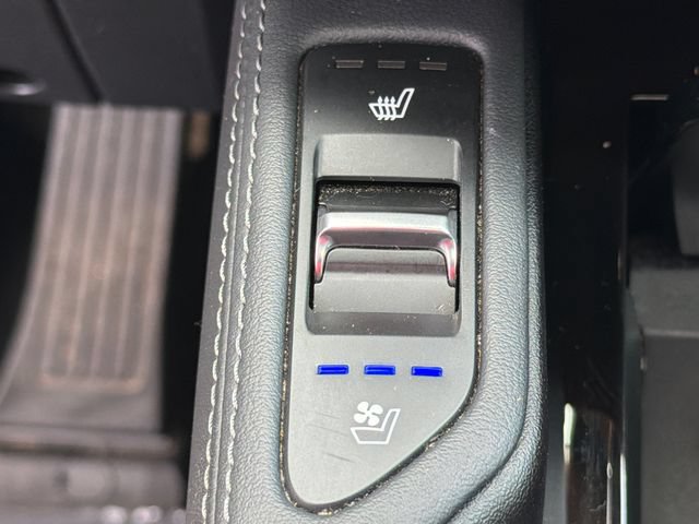 Used 2025 Kia Telluride EX w/ EX Captain's Chair Package FWD image 31