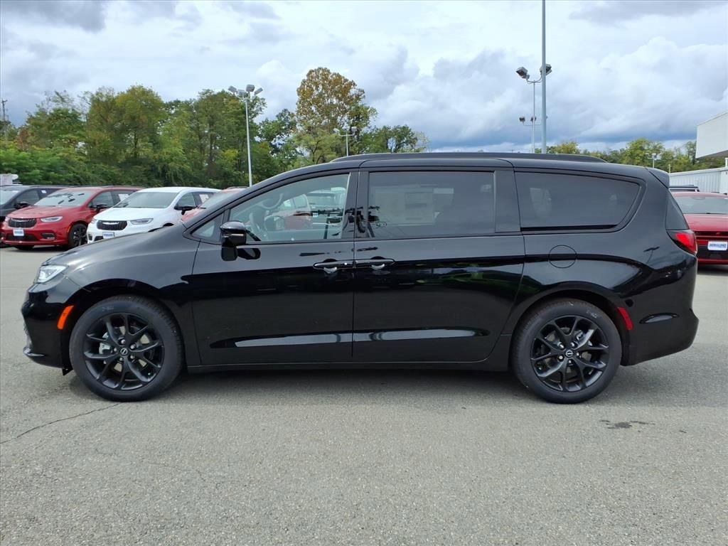 New 2026 Chrysler Pacifica Select image 7
