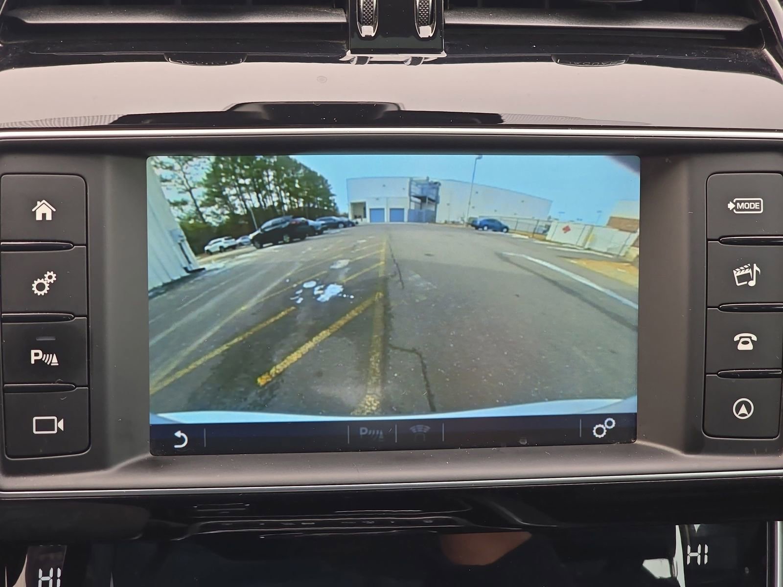 Used 2018 Jaguar XE Prestige image 27