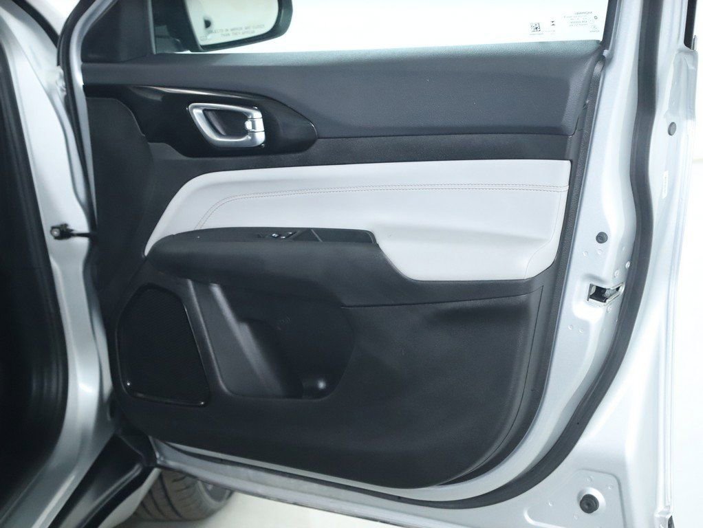Used 2025 Jeep Compass Limited AWD/4WD image 33
