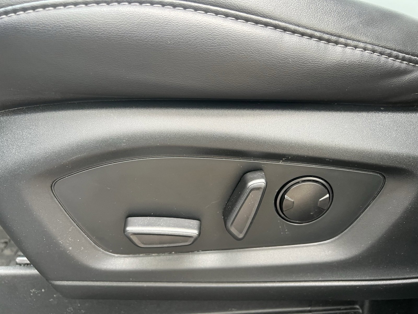 Used 2023 Ford Explorer XLT w/ Equipment Group 202A image 13
