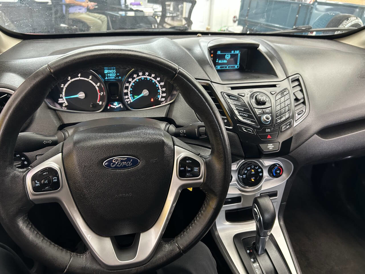 Used 2015 Ford Fiesta SE image 11