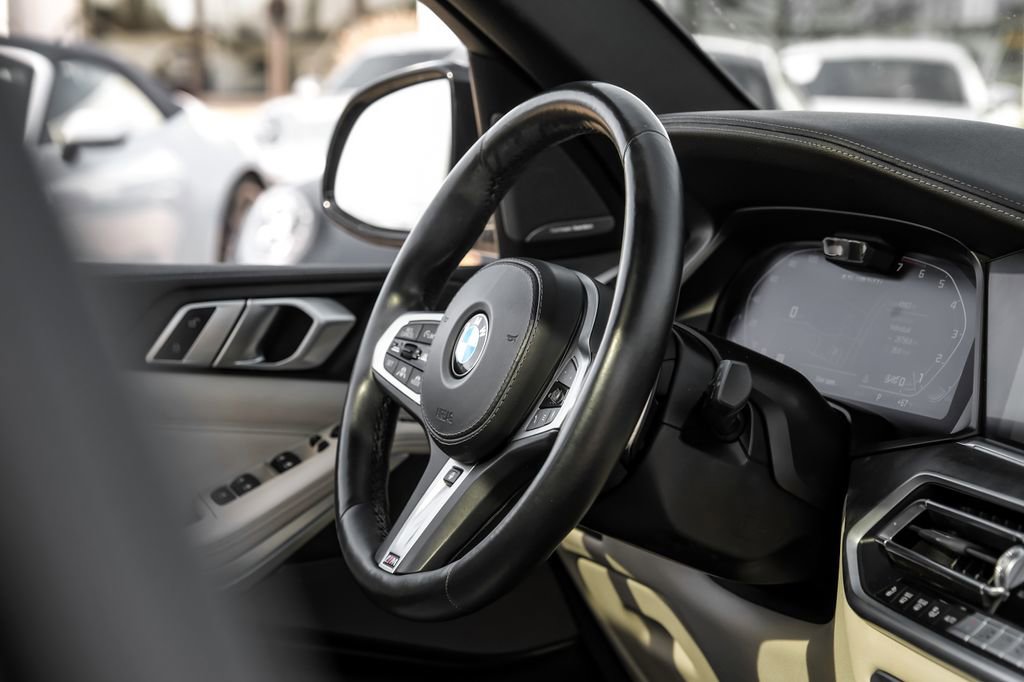 Used 2022 BMW X5 M50i w/ Executive Package image 10