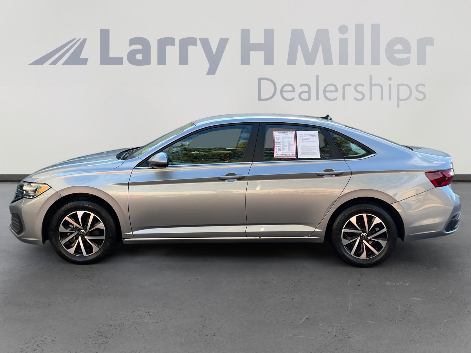Used 2023 Volkswagen Jetta S FWD image 2