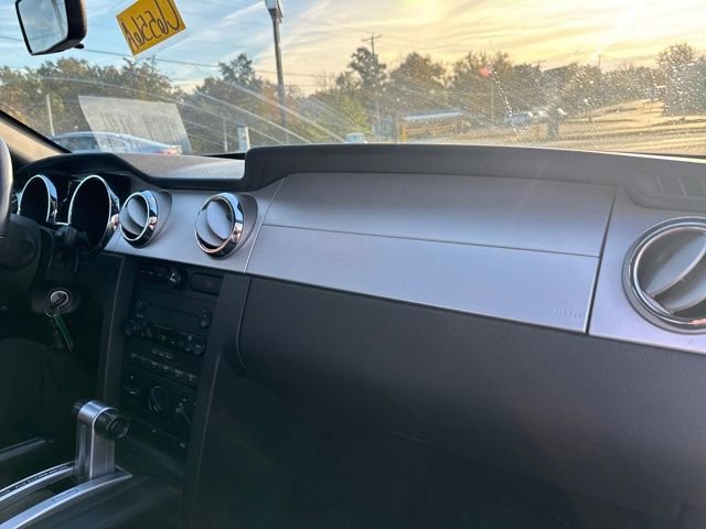 Used 2006 Ford Mustang Convertible image 29