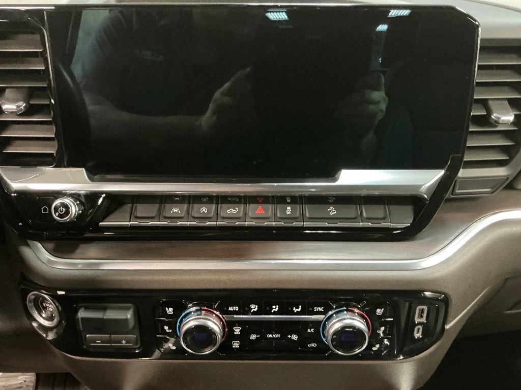 Used 2022 GMC Sierra 1500 SLT w/ SLT Premium Package AWD/4WD image 19