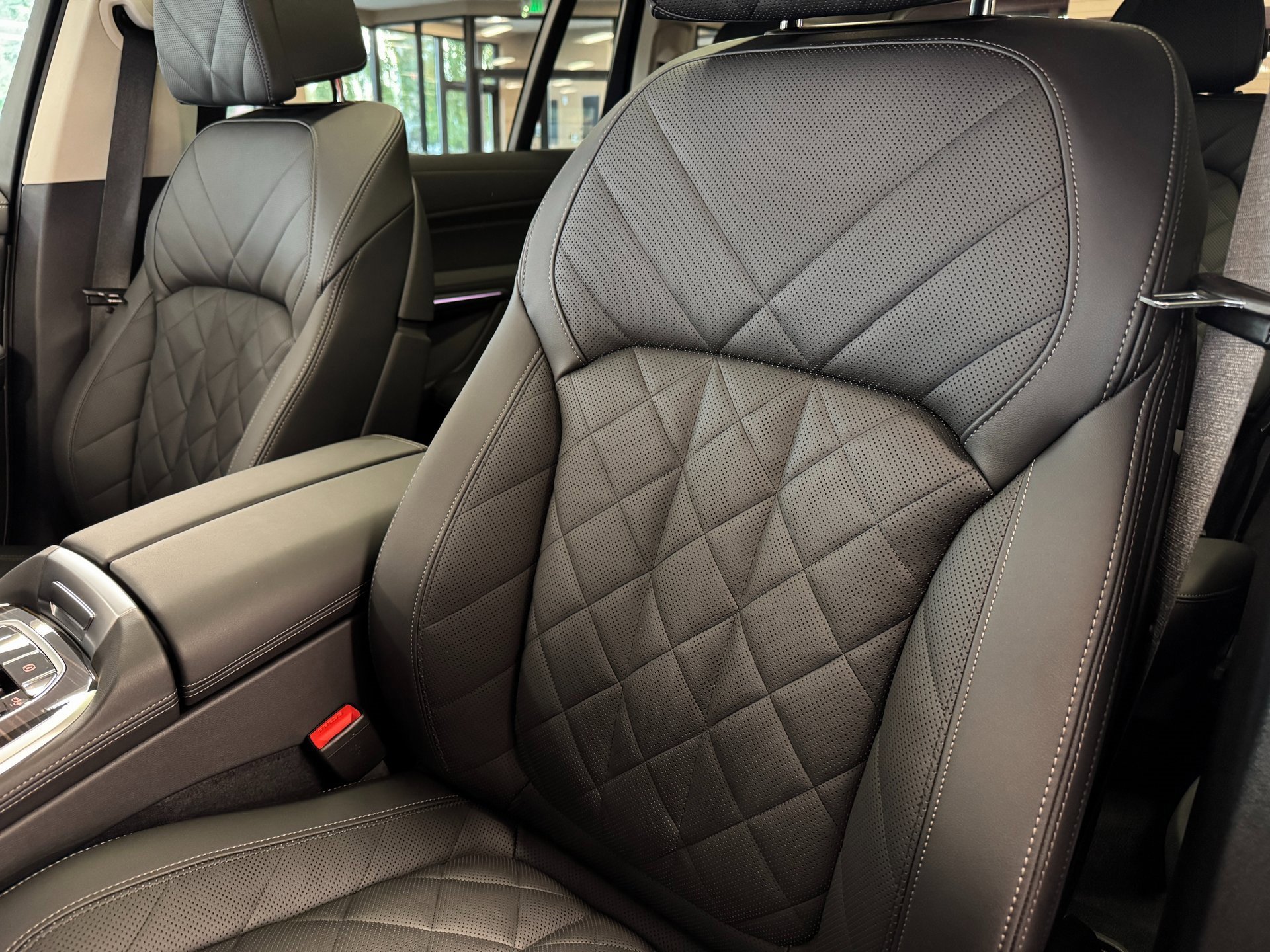 Used 2025 BMW X7 xDrive40i w/ Premium Package image 15