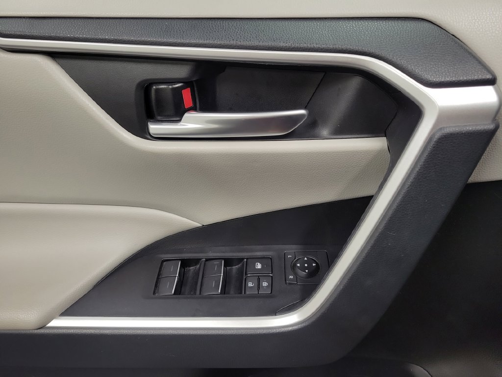 Used 2023 Toyota RAV4 XLE Premium FWD image 28