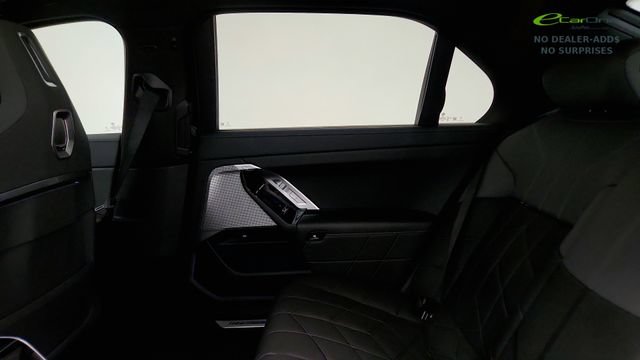Used 2025 BMW i7 xDrive60 w/ Executive Package RWD image 43