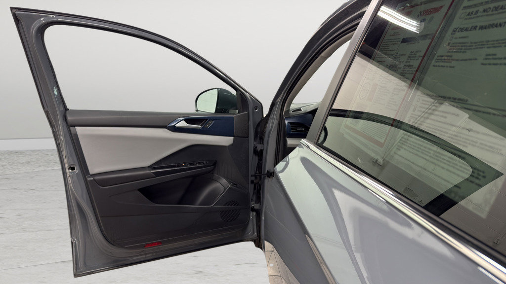 Used 2023 Volkswagen Taos SE image 14