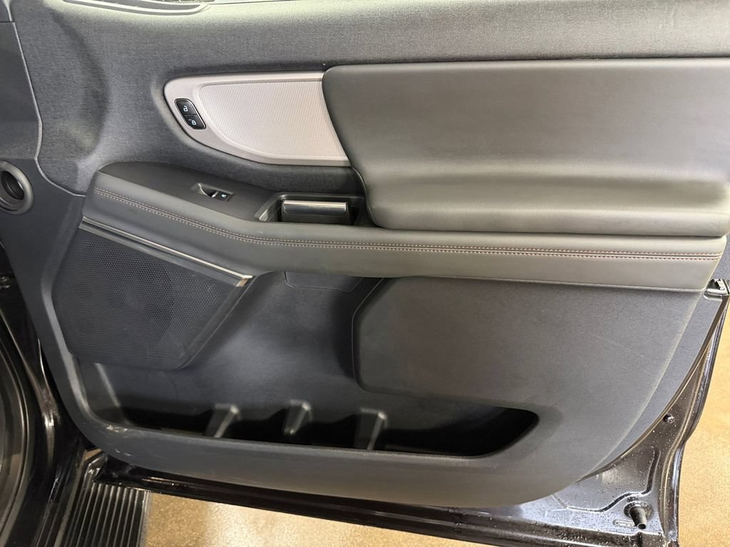Used 2025 Ford Expedition Active AWD/4WD image 16