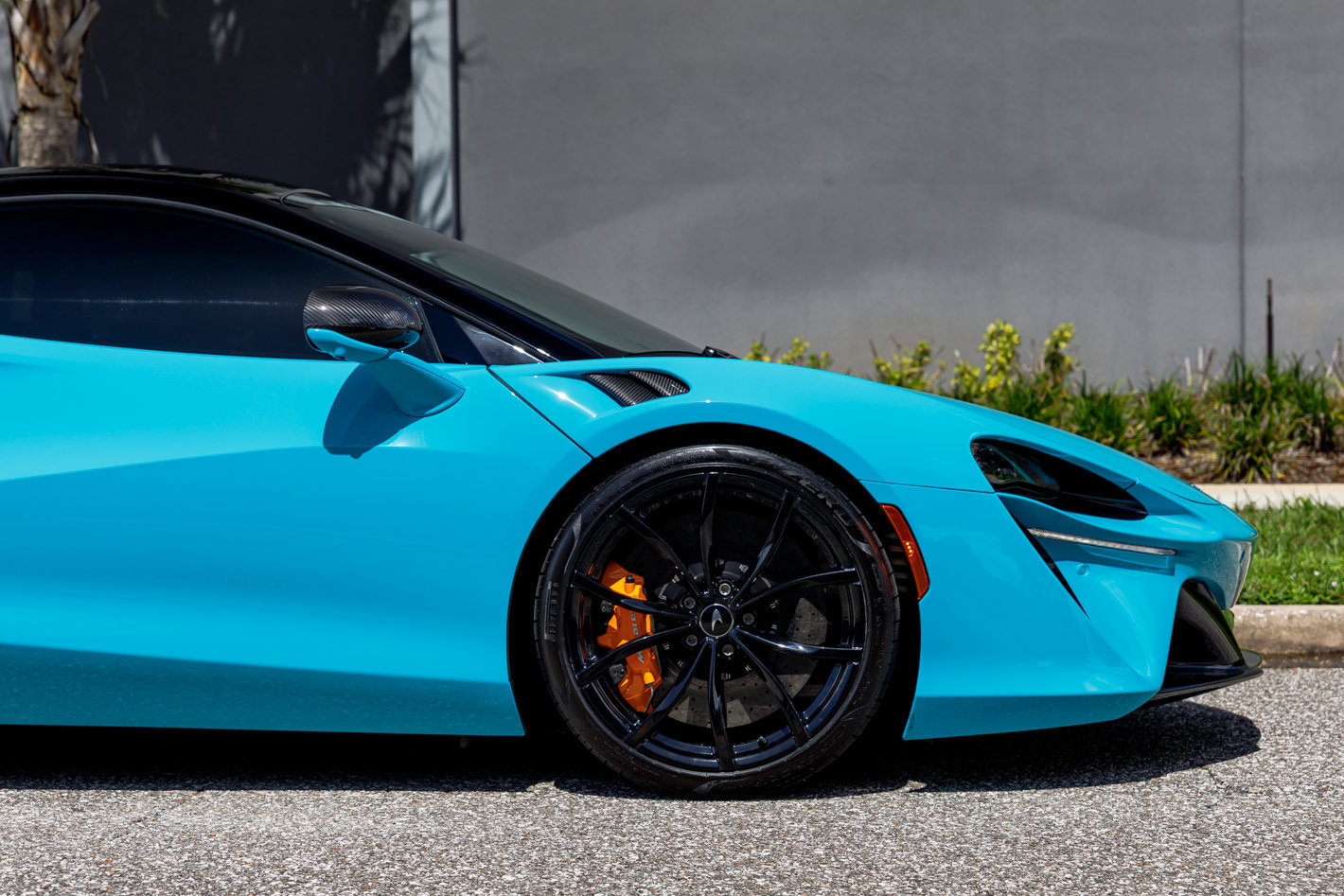 Used 2023 McLaren Artura RWD image 11