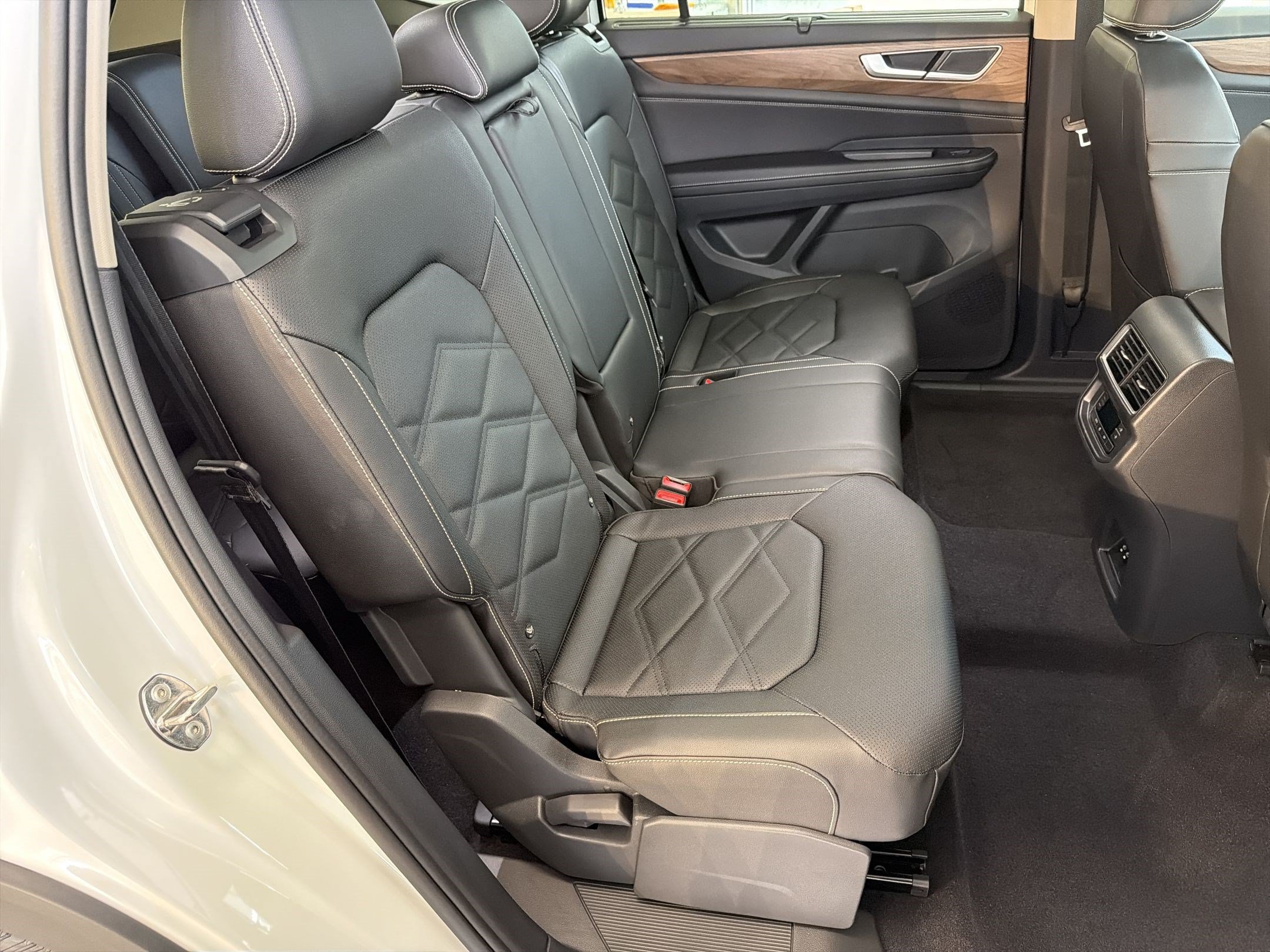 New 2026 Volkswagen Atlas SE FWD image 29