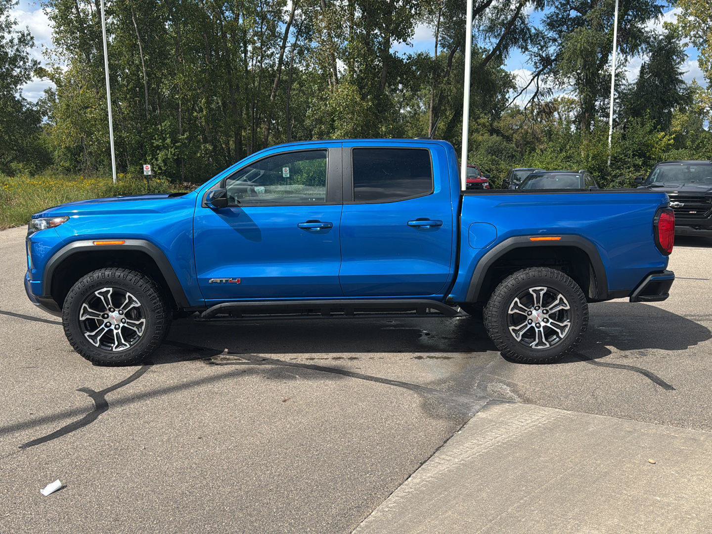 Used 2023 GMC Canyon AT4 w/ AT4 Premium Package AWD/4WD image 2