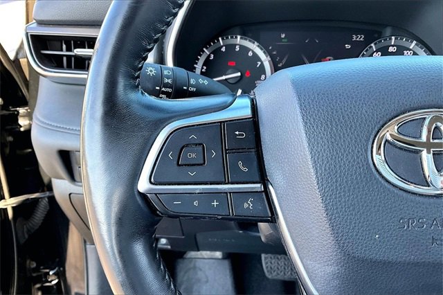 Used 2021 Toyota Highlander Limited image 11