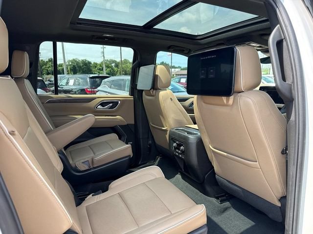 Used 2023 Chevrolet Suburban Premier w/ Advanced Technology Package AWD/4WD image 16