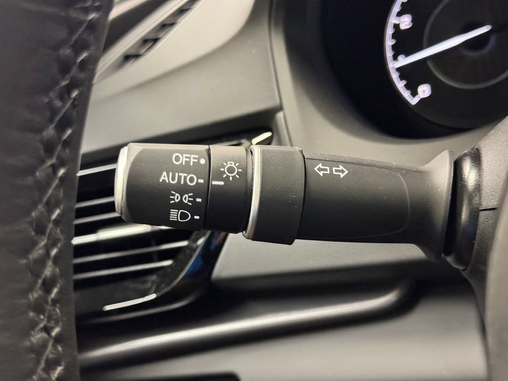Used 2025 Acura RDX SH-AWD image 22