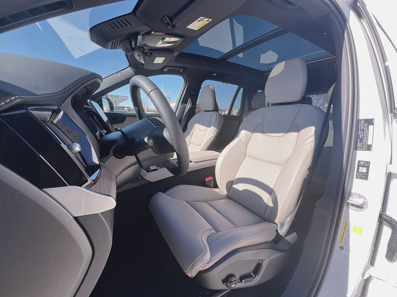 New 2026 Volvo XC90 T8 Ultra w/ Protection Package Premier AWD/4WD image 21