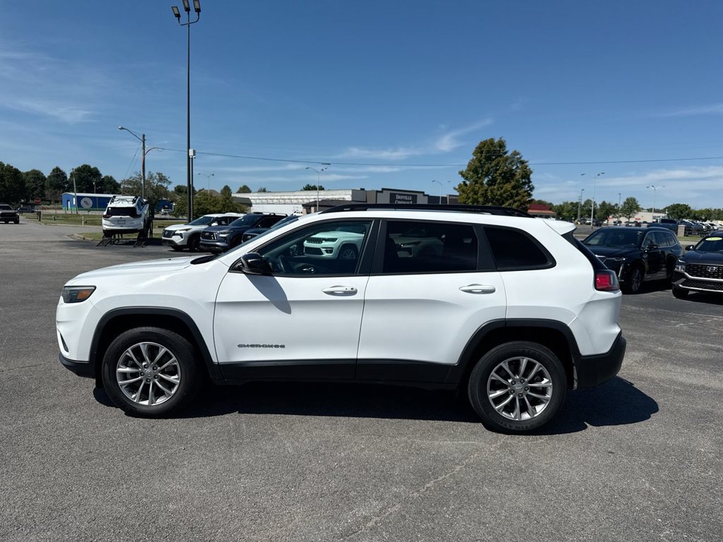 Used 2022 Jeep Cherokee Latitude Lux w/ Sun & Sound Group AWD/4WD image 11