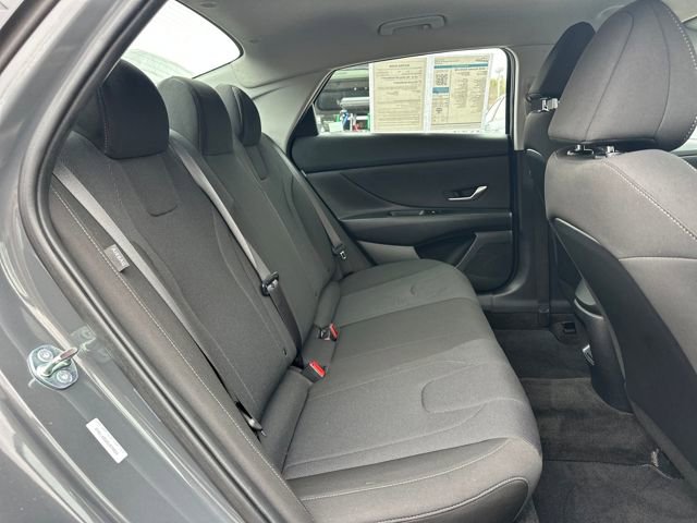 Certified 2025 Hyundai Elantra SE image 21