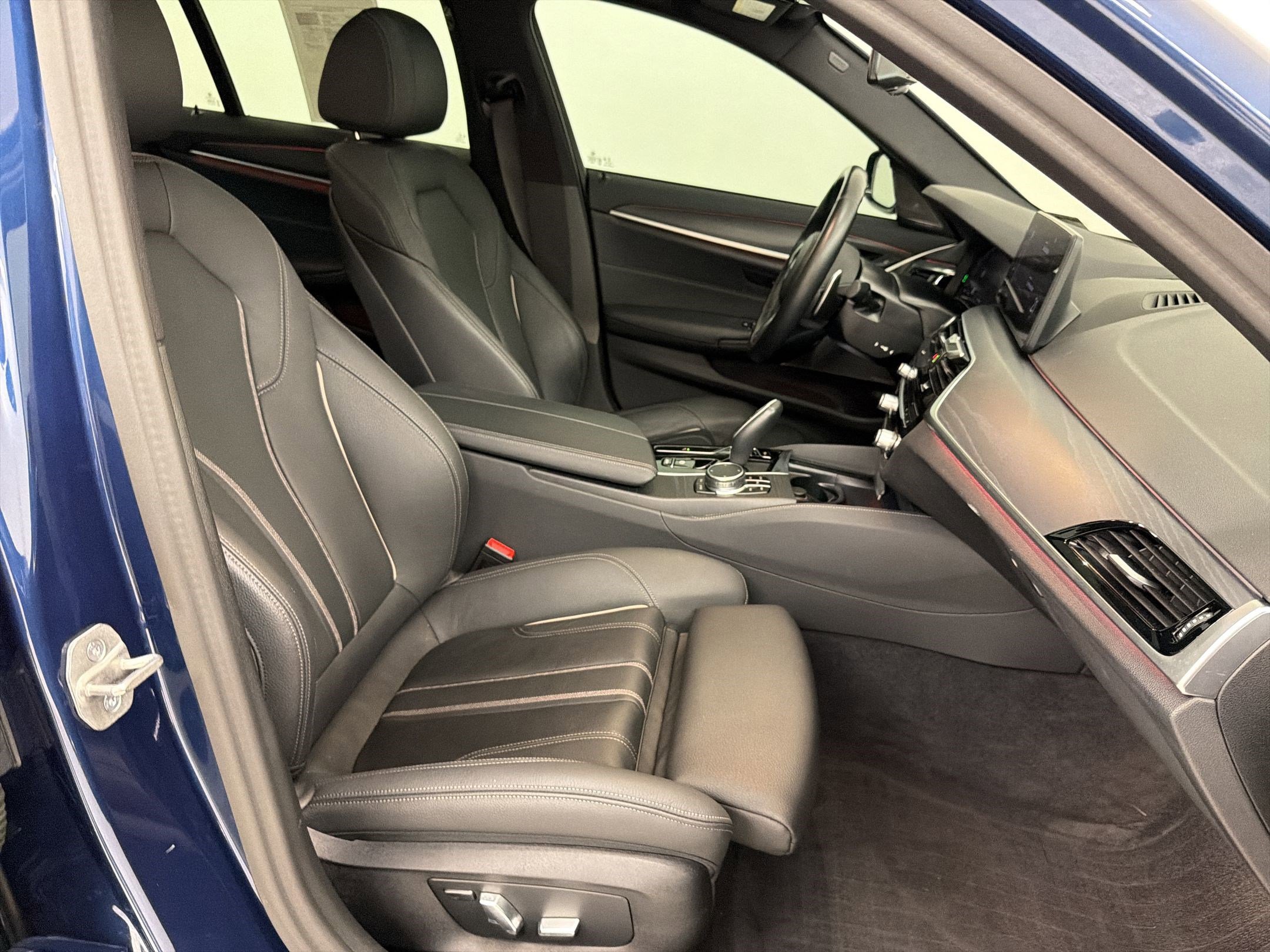 Certified 2023 BMW 540i xDrive w/ M Sport Package image 31