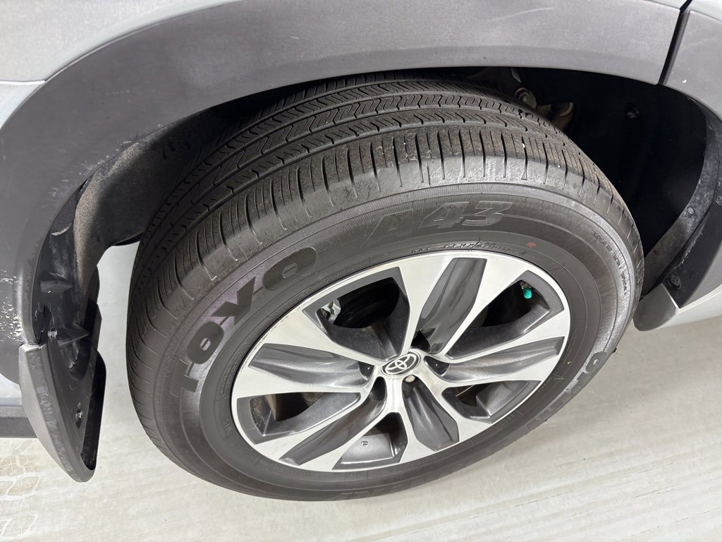 Used 2023 Toyota Highlander XLE image 10