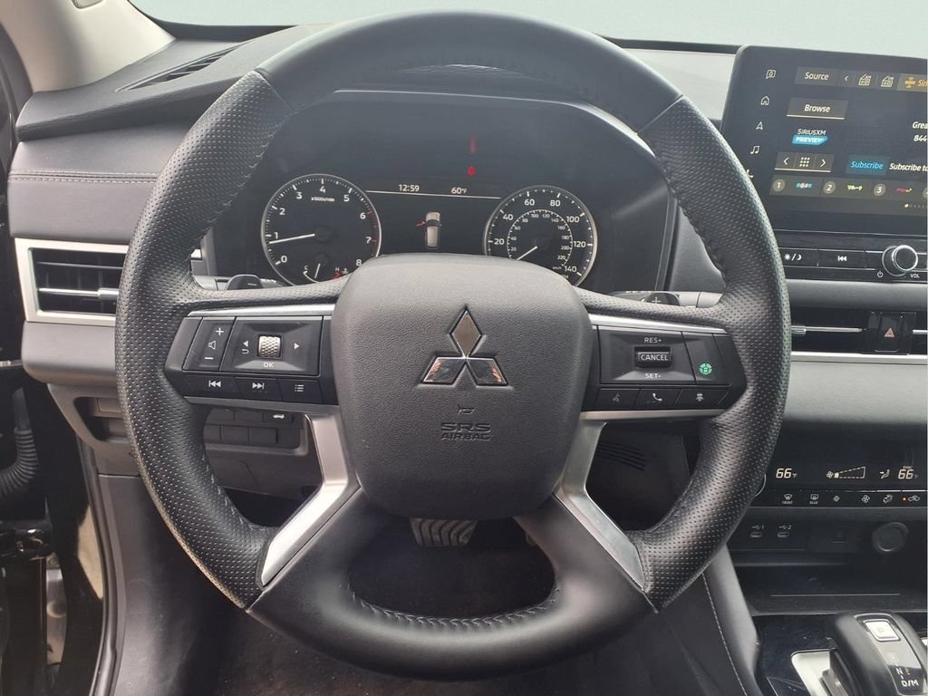 Used 2025 Mitsubishi Outlander SE FWD image 6