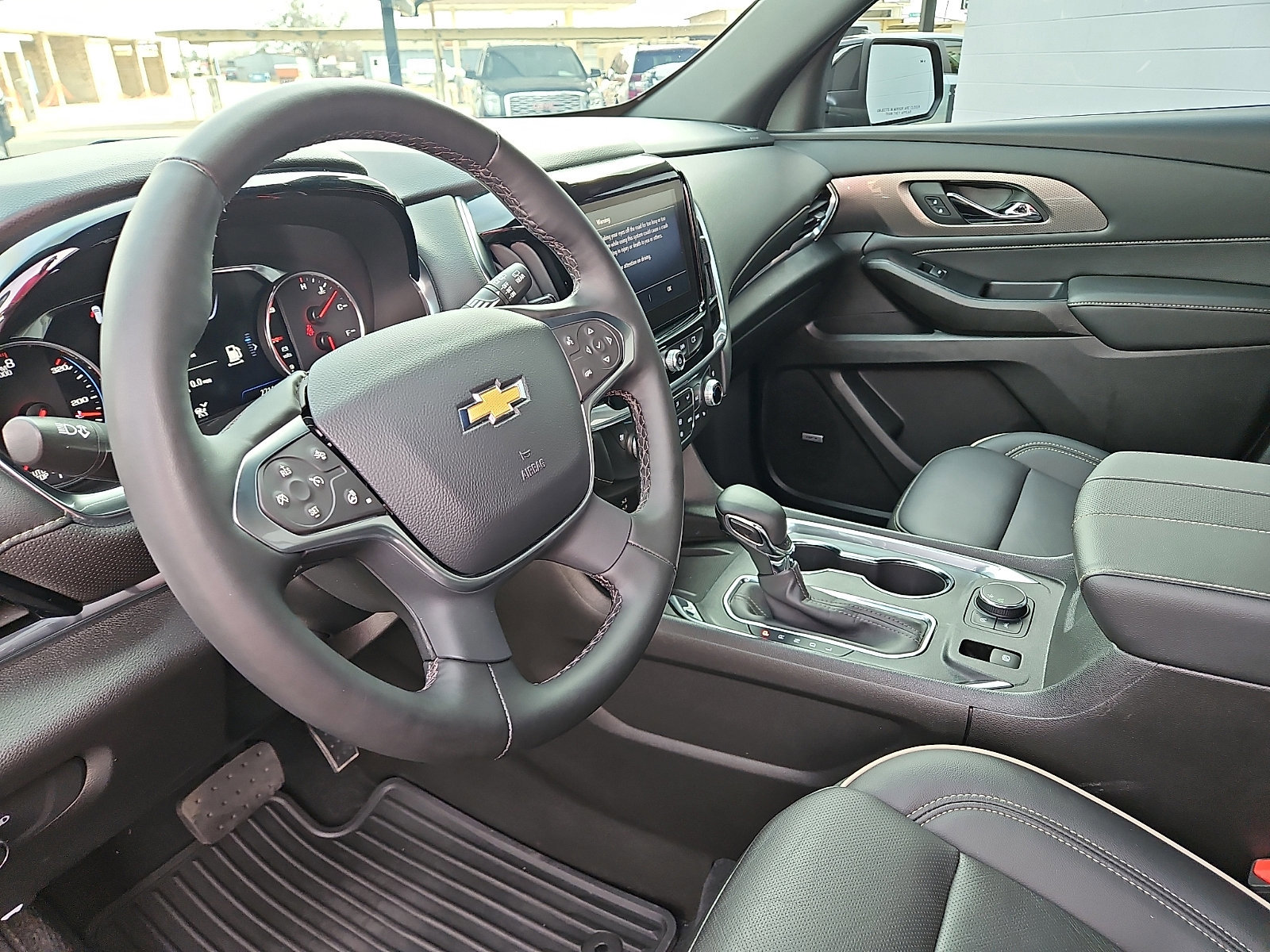Used 2023 Chevrolet Traverse Premier image 10