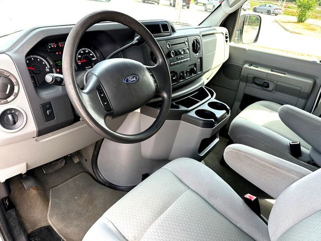 Used 2009 Ford E-350 and Econoline 350 XLT image 13
