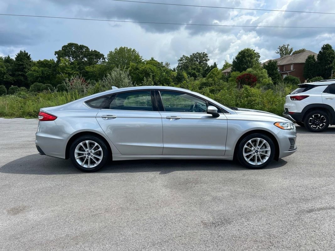 Used 2020 Ford Fusion SE image 2