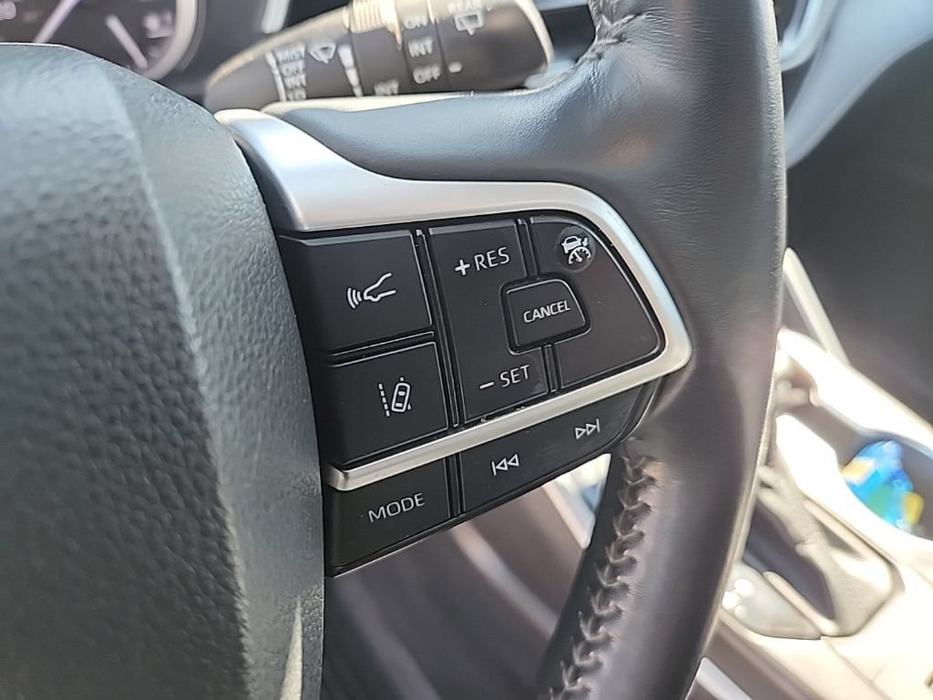Used 2022 Toyota Highlander XLE AWD/4WD image 11