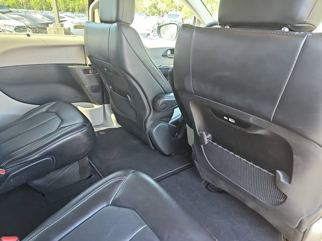 Used 2024 Chrysler Pacifica Touring-L FWD image 11