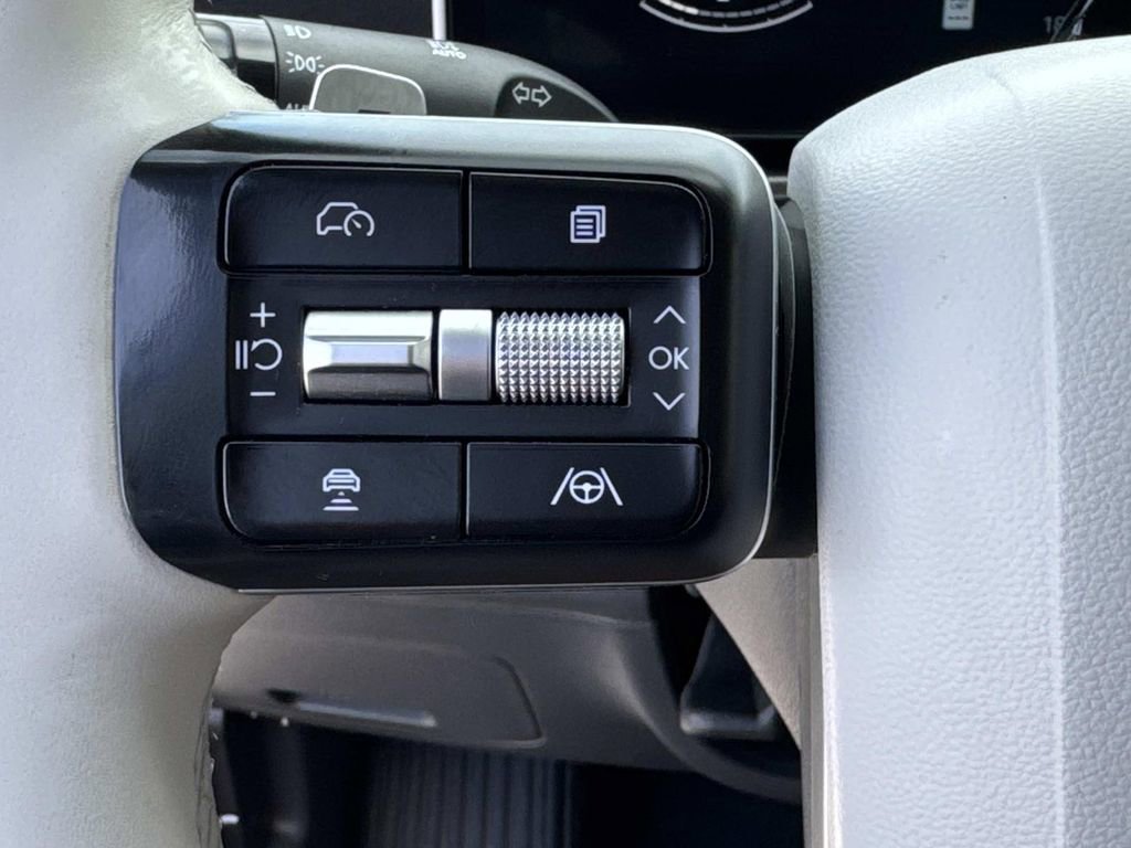 Used 2025 Hyundai Santa Fe SEL image 7